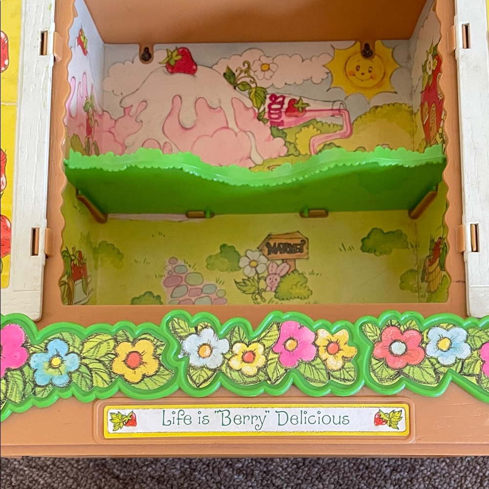 Strawberry Shortcake Cabinet & figures - Picture 7 of 14